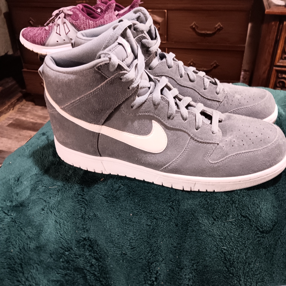 Nike Dunk High Vast Grey Sneakers